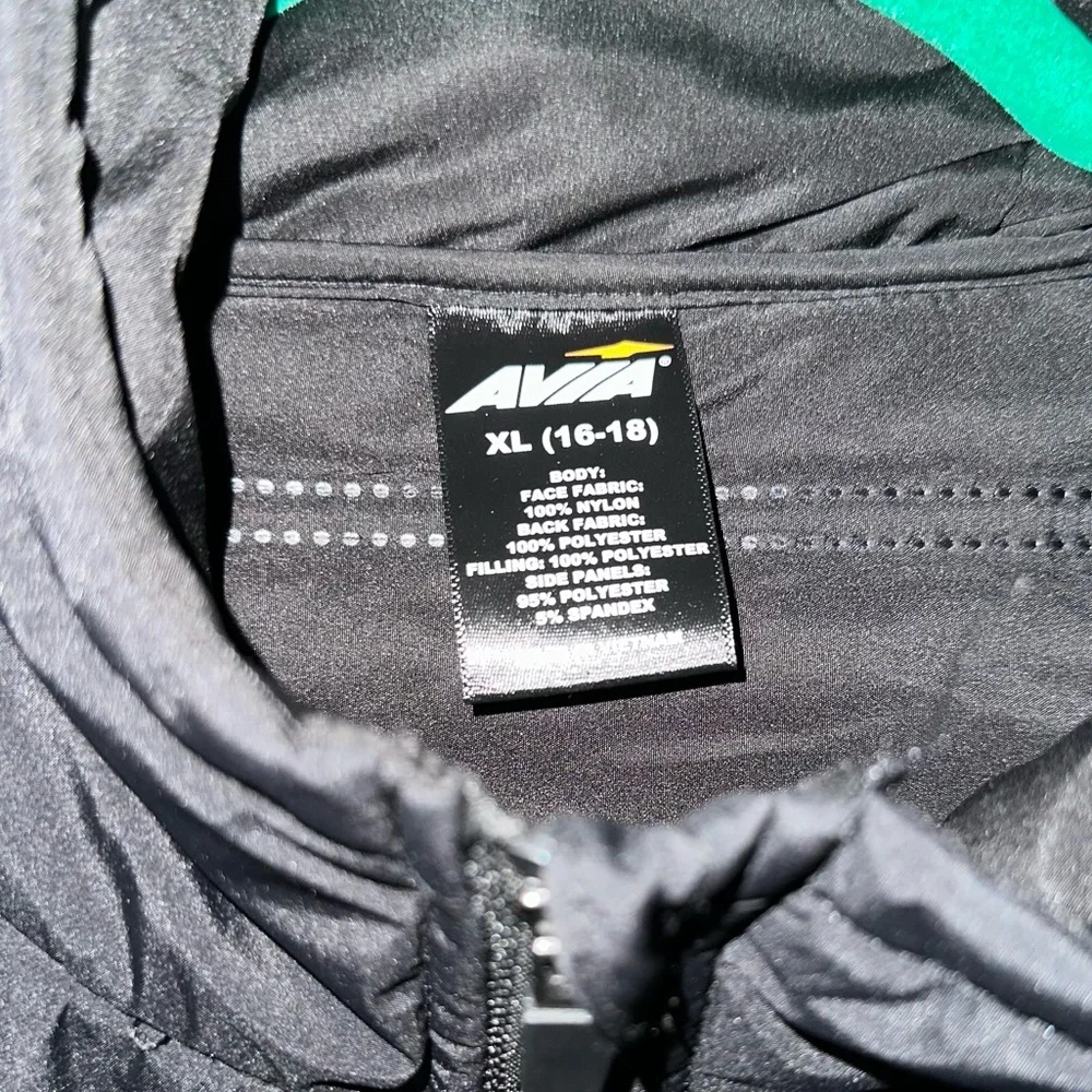 Women's Puffer Vest - Picture 3 of 3